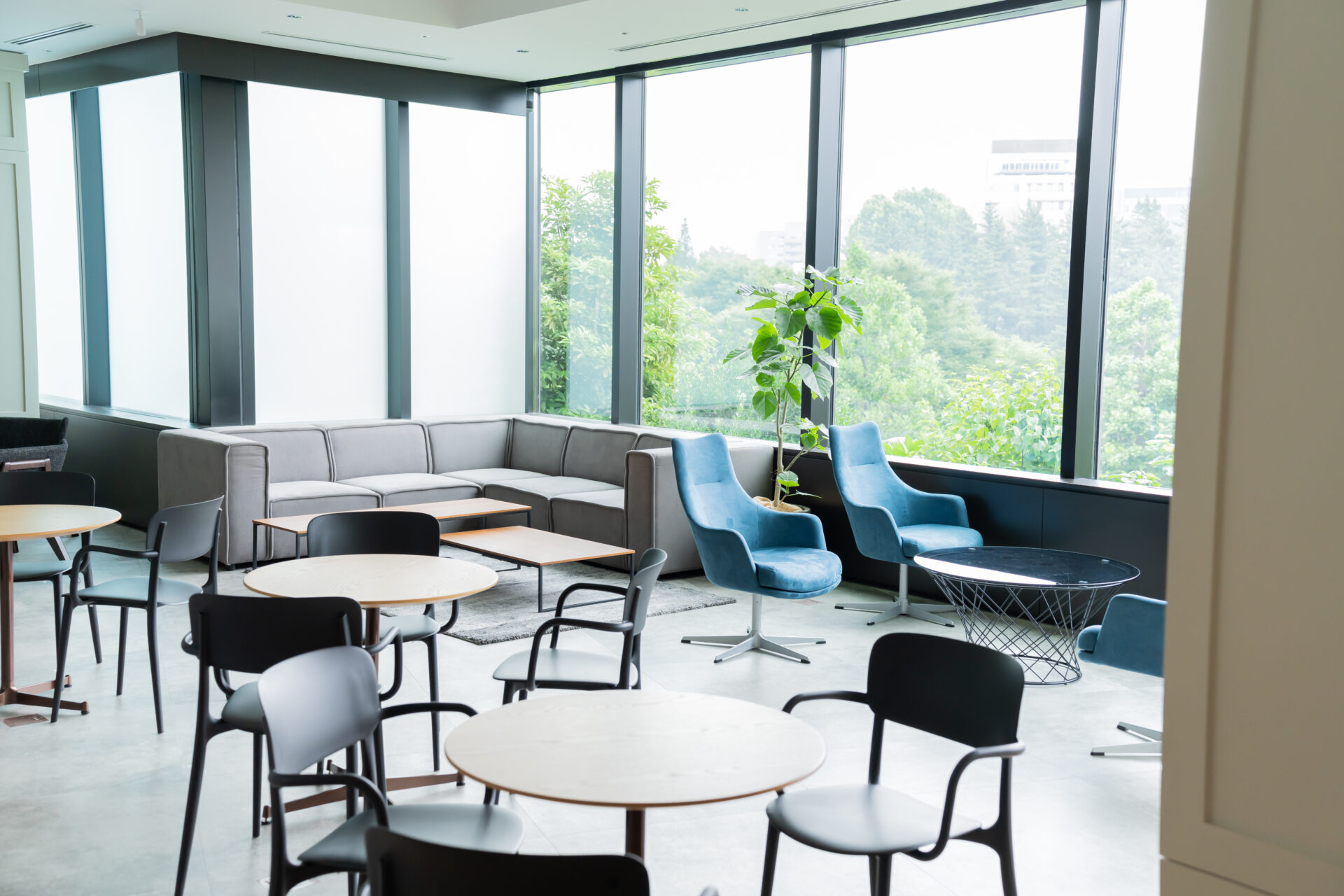 オフィスのフリースペースは居心地の良い空間に！有効活用するメリットと事例